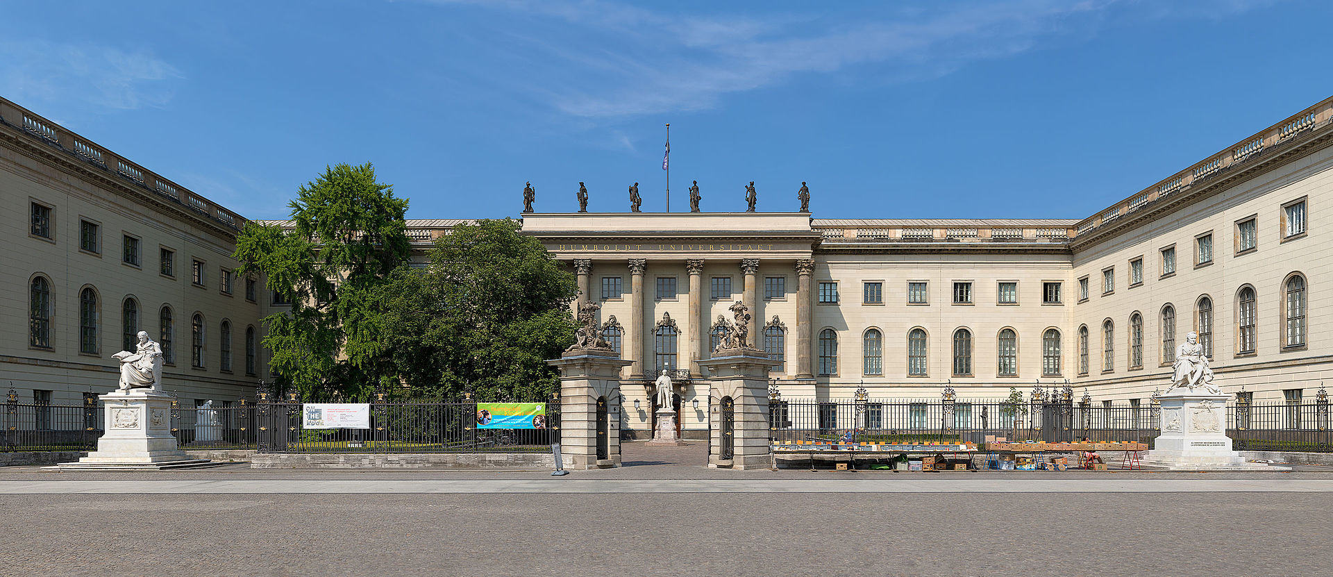 Alexander von Humboldt Denkmal Humboldt Universität zu Berlin